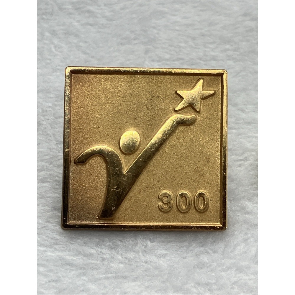Volunteer Pin 300 Hours Gold Tone Hat Lapel Reaching For The Star Achievement